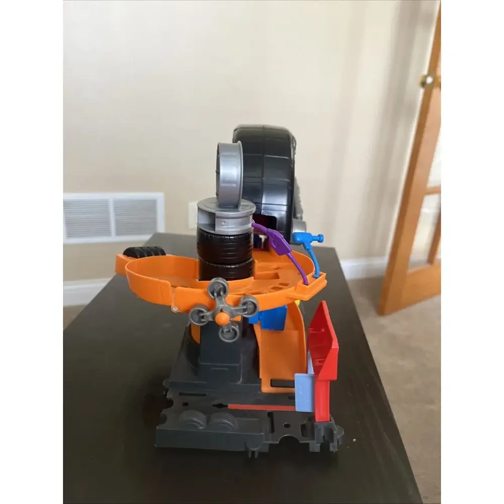 Hot Wheels Super Spin Tire Shop City Play Set FNB17 Playset 2017, cars tracks